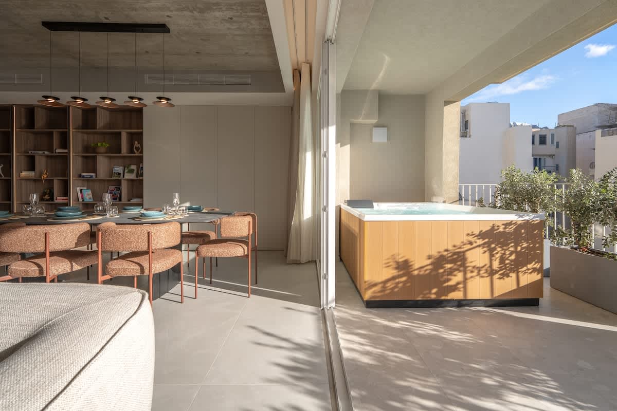 AZ12 | Jacuzzi, Sauna & Valletta Views